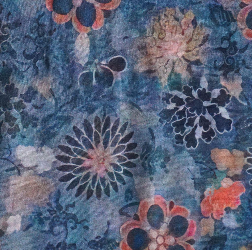 Viskose Druck Aquarellblüten auf rauchblau